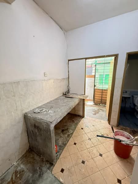 3-storey Terraced House for Sale in Subang Bestari (Shah Alam) - Tom Yip - Kitchen - PropertyGuru.com.my