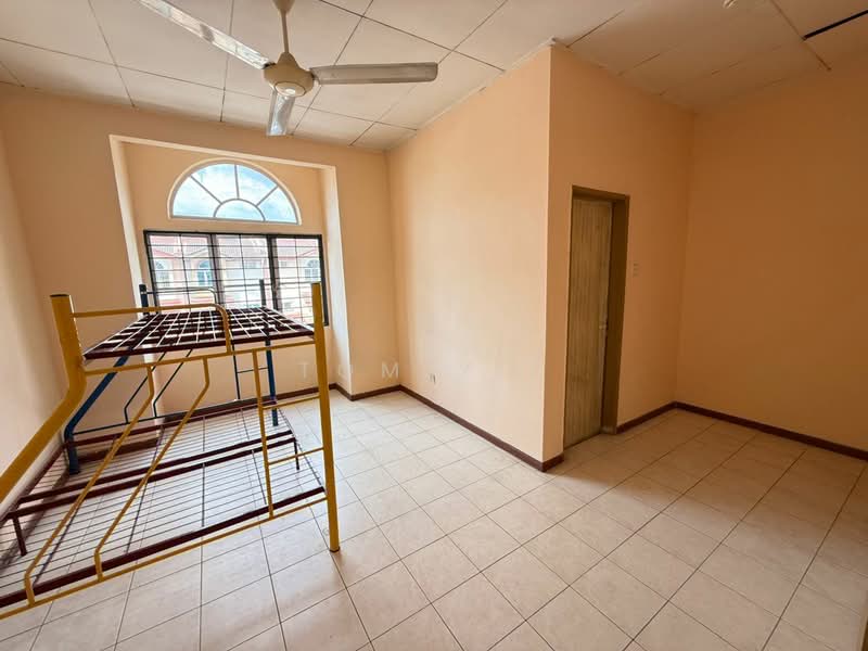 3-storey Terraced House for Sale in Subang Bestari (Shah Alam) - Tom Yip - Bedroom - PropertyGuru.com.my