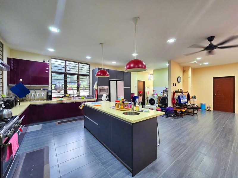 Semi-Detached House for Sale in Saujana Utama (Selangor) - Shiqin Saidin - Kitchen - PropertyGuru.com.my