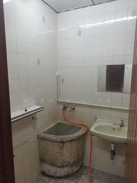 Rumah Berkembar untuk Dijual di Gurney Drive (Penang) - Mervyn Seah - Bathroom - PropertyGuru.com.my