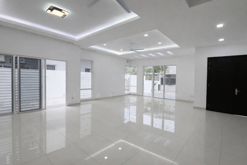 Perdana Lakeview East untuk Untuk Dijual - RM 1,750,000, Mac 2026 - Living Room - PropertyGuru.com.my