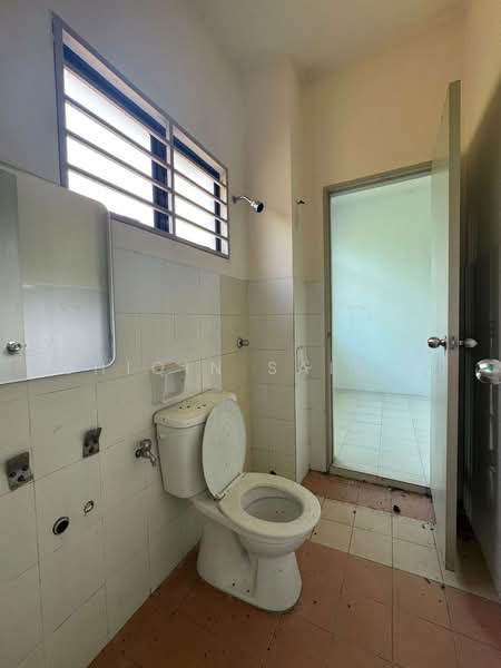 2-storey Terraced House for Sale in Saujana Utama (Selangor) - Shiqin Saidin - Bathroom - PropertyGuru.com.my