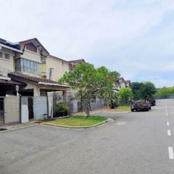 Semi-Detached House for Sale in Bandar Seri Putra (Bangi) - Alice Kuon - Exterior - PropertyGuru.com.my