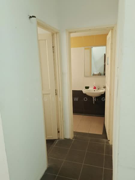 Shop for Sale in Taman Cahaya Bercham (Ipoh) - Angie Wong - Bathroom - PropertyGuru.com.my