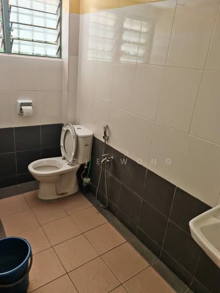 Shop for Sale in Taman Cahaya Bercham (Ipoh) - Angie Wong - Bathroom - PropertyGuru.com.my