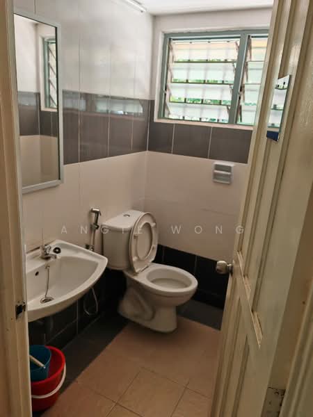 Shop for Sale in Taman Cahaya Bercham (Ipoh) - Angie Wong - Bathroom - PropertyGuru.com.my