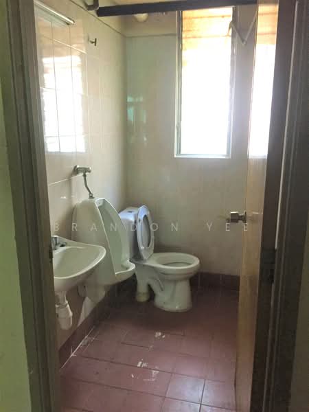 Shop for Sale in Taman Equine (Seri Kembangan) - Brandon Yee - Bathroom - PropertyGuru.com.my