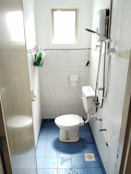 Apartment for Sale at Apartment Bayu - CW Kong - Bathroom - PropertyGuru.com.my
