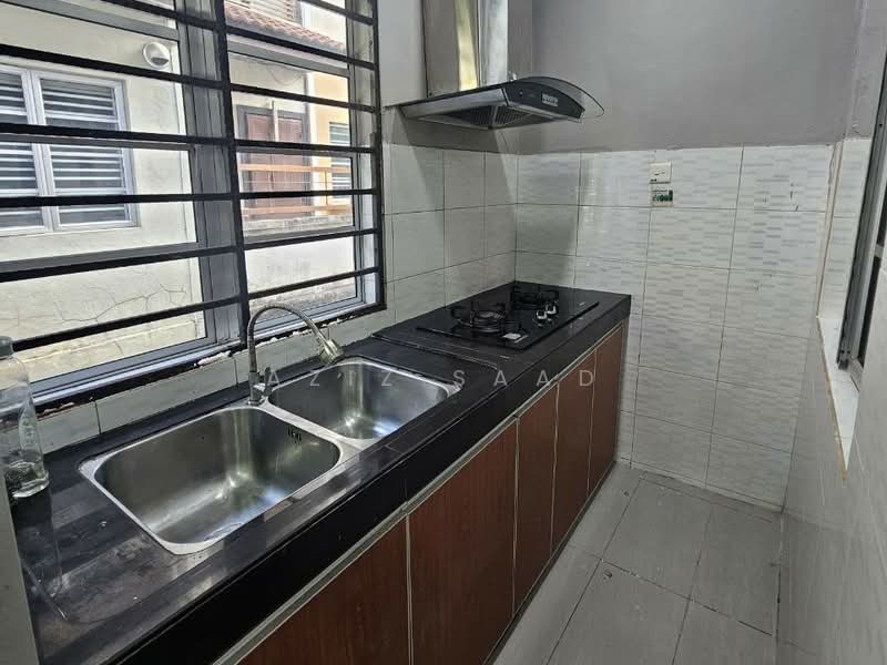 2-storey Terraced House for Sale in Denai Alam (Shah Alam) - Aziz Saad - Kitchen - PropertyGuru.com.my