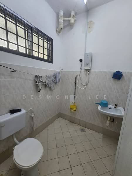 Taman Universiti Taman Pulai Utama untuk Untuk Dijual - RM 600,000, Mac 2026 - Bathroom - PropertyGuru.com.my