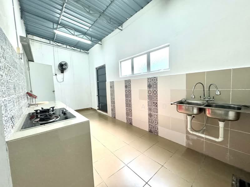 Rumah Teres 2 Tingkat untuk Dijual di Bandar Puncak Alam (Puncak Alam) - Shiqin Saidin - Kitchen - PropertyGuru.com.my