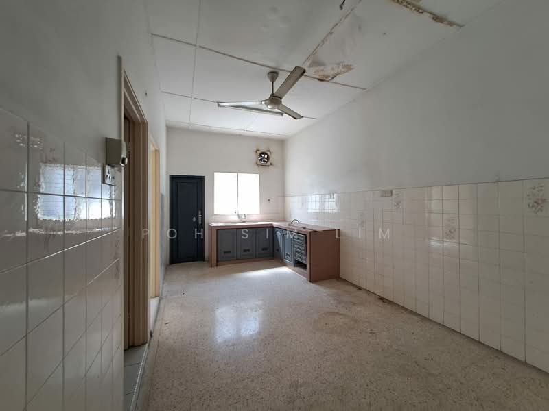 Taman Klang Jaya untuk Untuk Dijual - RM 1,000,000, Mac 2026 - Kitchen - PropertyGuru.com.my