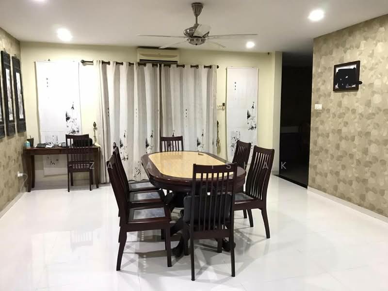 Bungalow for Sale in Kajang (Selangor) - Zamani Ishak - Dining Room - PropertyGuru.com.my