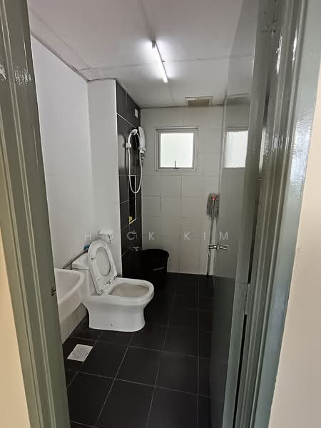 Service Residence for Sale at D'Tasek Residences (Tasek Impian) - Hock Kim - Bathroom - PropertyGuru.com.my
