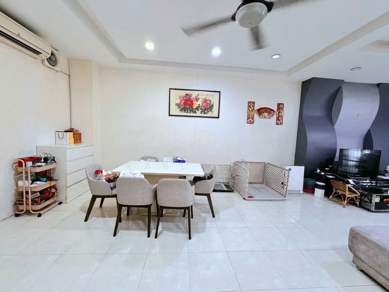 2-storey Terraced House for Sale in Austin Perdana (Tebrau) - Karl Lim - Living Room - PropertyGuru.com.my
