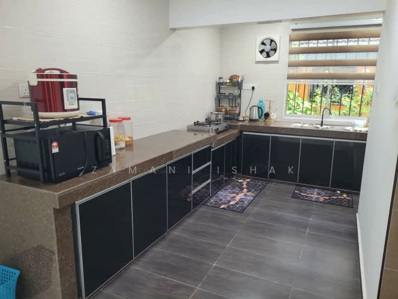 2-storey Terraced House for Sale in Taman Sentosa (Klang) - Zamani Ishak - Kitchen - PropertyGuru.com.my
