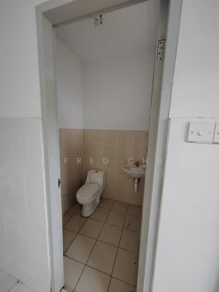 2-storey Terraced House for Sale in Kota Samarahan (Sarawak) - Alfred Chua - Bathroom - PropertyGuru.com.my