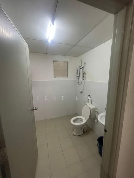 Pangsapuri untuk Disewa di Denai Nusantara Apartment - Kent Loi - Bathroom - PropertyGuru.com.my