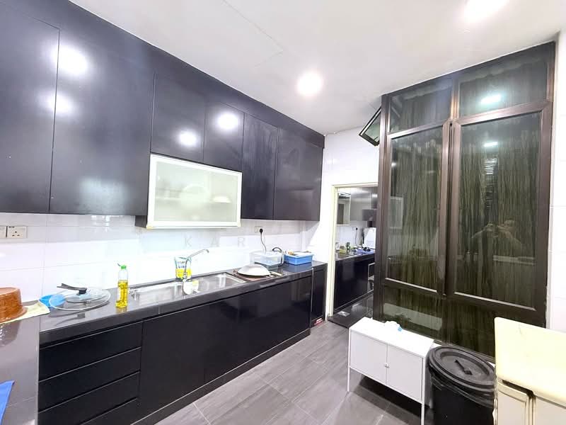 Cluster House for Sale in Taman Seri Austin (Tebrau) - Karl Lim - Kitchen - PropertyGuru.com.my
