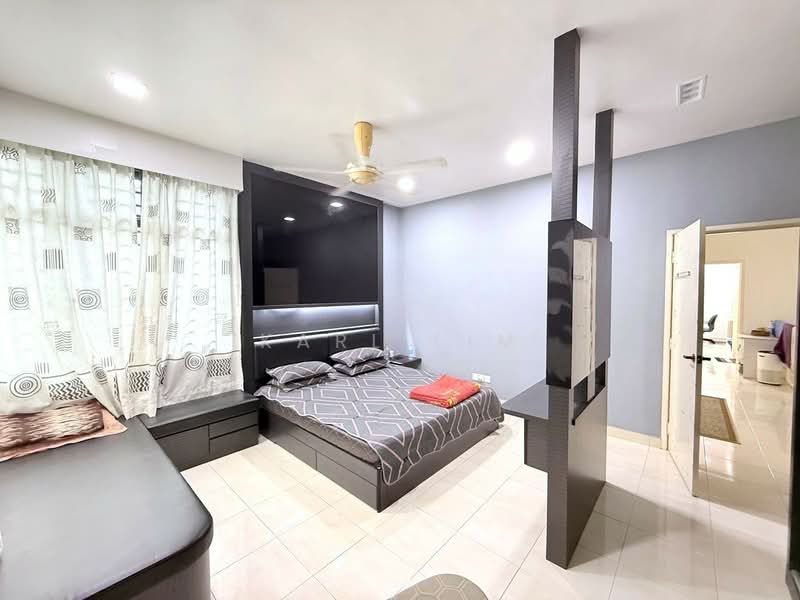 Cluster House for Sale in Taman Seri Austin (Tebrau) - Karl Lim - Bedroom - PropertyGuru.com.my