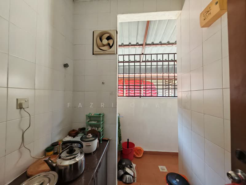 1-storey Terraced House for Sale in Bandar Bukit Raja (Klang) - Fazri Omar - Kitchen - PropertyGuru.com.my