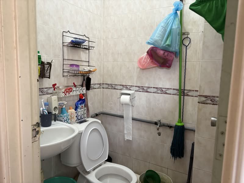 Taman Lagenda Mas untuk Untuk Dijual - RM 348,000, Mac 2026 - Bathroom - PropertyGuru.com.my