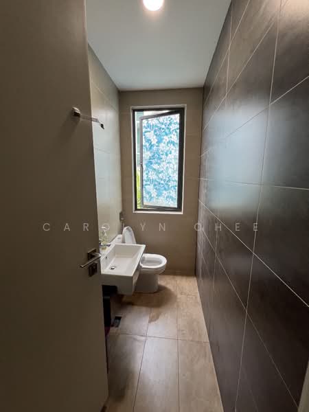 Semi-Detached House for Rent in Lepironia Gardens (Cyberjaya) - Carolyn Chee - Ground Floor Common Bathroom - PropertyGuru.com.my