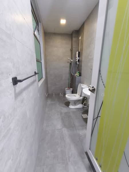 Cluster House for Sale in Taman Gaya (Ulu Tiram) - Calvin Wong - Bathroom - PropertyGuru.com.my