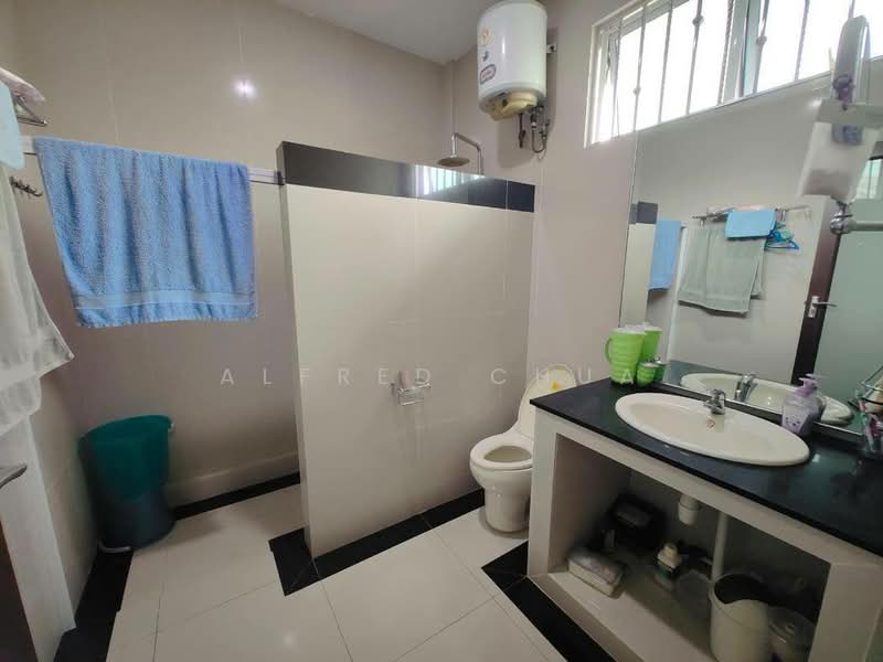 Semi-Detached House for Sale in Kuching (Sarawak) - Alfred Chua - Bathroom - PropertyGuru.com.my
