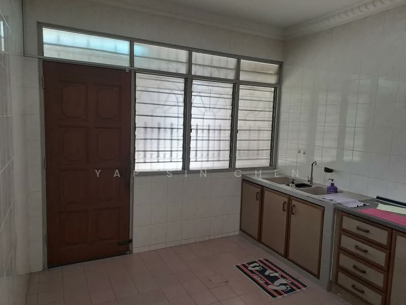 Semi-Detached House for Sale in Taman Pelangi (Johor Bahru) - Yap Sin Chen - Kitchen - PropertyGuru.com.my