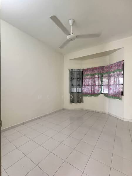 Tronoh Single Storey Terraced House For Rent Perak untuk Untuk Disewa - RM 600 /bulan, Mac 2026 - Living Room - PropertyGuru.com.my