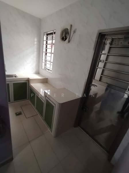 Taman Daya - Jalan Nibong 28 untuk Untuk Dijual - RM 630,000, Mac 2026 - Kitchen - PropertyGuru.com.my