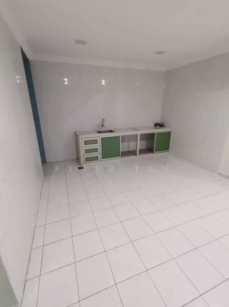 Taman Daya - Jalan Nibong 28 untuk Untuk Dijual - RM 630,000, Mac 2026 - Kitchen - PropertyGuru.com.my