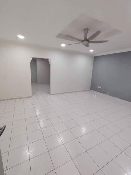 Taman Daya - Jalan Nibong 28 untuk Untuk Dijual - RM 630,000, Mac 2026 - Living Room - PropertyGuru.com.my