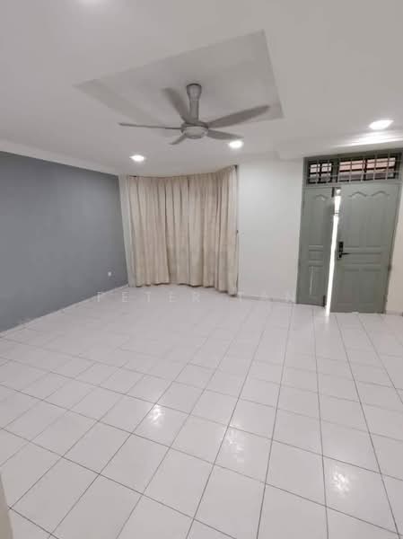 Taman Daya - Jalan Nibong 28 untuk Untuk Dijual - RM 630,000, Mac 2026 - Living Room - PropertyGuru.com.my