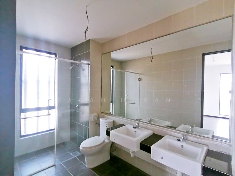 Terraced House for Sale in Semenyih (Selangor) - Farah Hanan - Master Bathroom - PropertyGuru.com.my