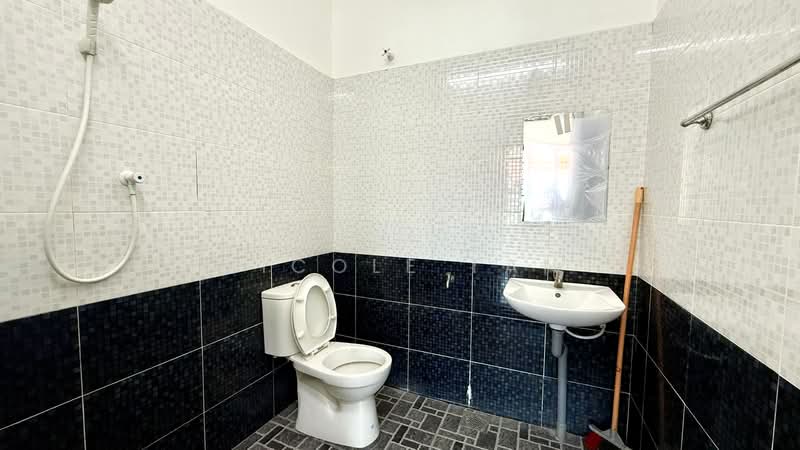 1-storey Terraced House for Rent in Taman Putera Indah (Muar) - Micole Tan - Bathroom - PropertyGuru.com.my