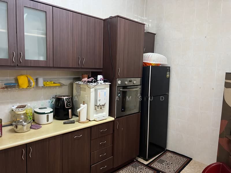2-storey Terraced House for Sale in Shah Alam (Selangor) - Asman Samsudin - Kitchen - PropertyGuru.com.my