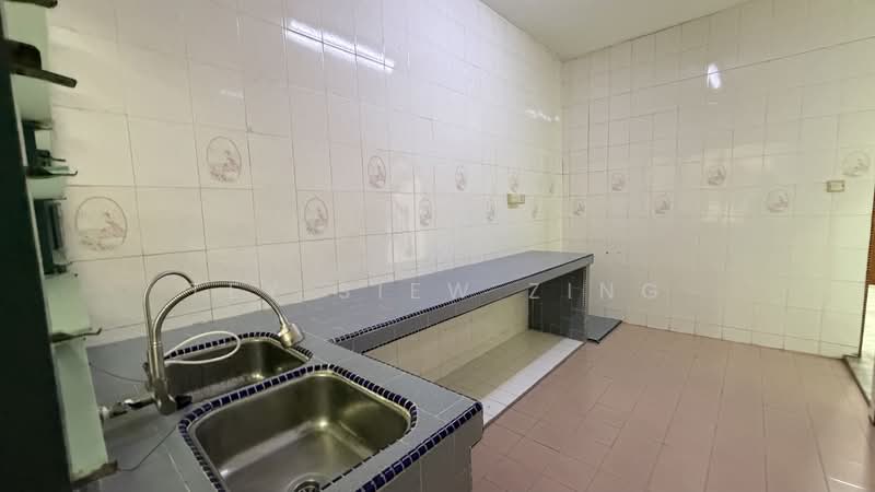 Rumah Teres 2 Tingkat untuk Dijual di Serdang (Seri Kembangan) - Tey Siew Zing - Kitchen - PropertyGuru.com.my