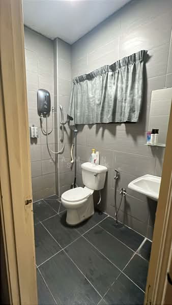 2.5-storey Terraced House for Sale in Balakong (Selangor) - Zamani Ishak - Bathroom - PropertyGuru.com.my