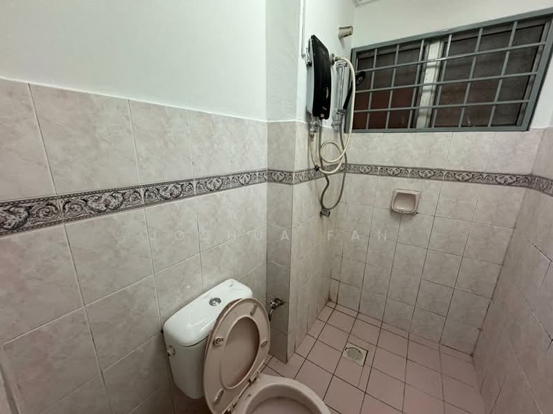 Apartment for Sale at Sri Bayu Apartments - Joshua Fan - Bathroom - PropertyGuru.com.my