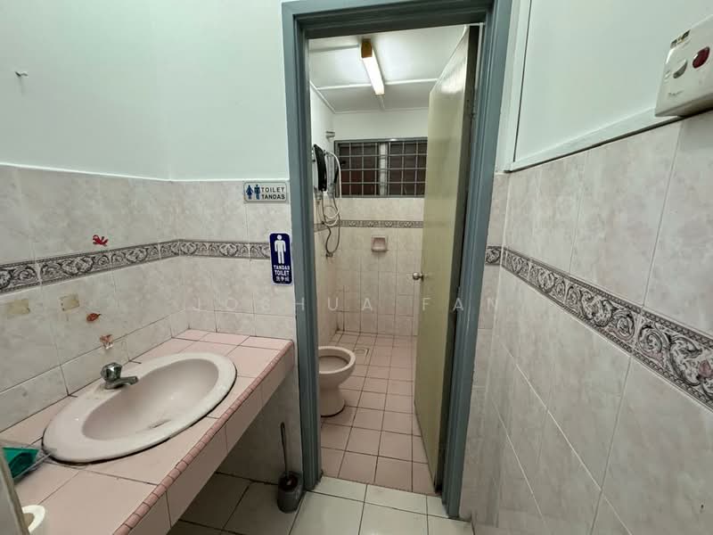 Apartment for Sale at Sri Bayu Apartments - Joshua Fan - Bathroom - PropertyGuru.com.my