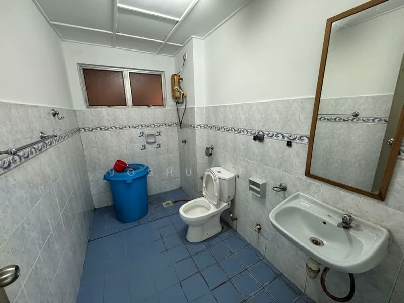 Apartment for Sale at Sri Bayu Apartments - Joshua Fan - Bathroom - PropertyGuru.com.my