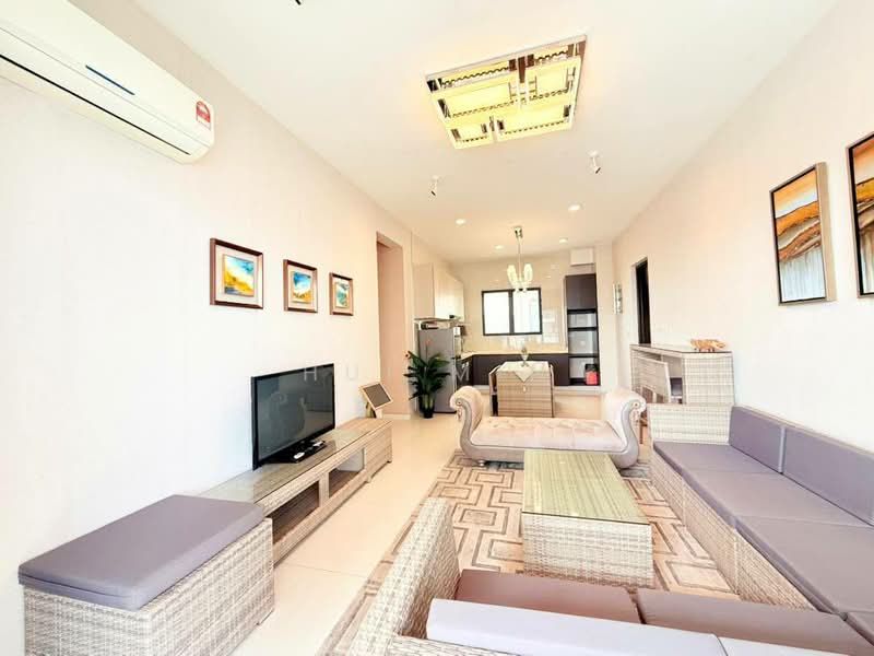Royal Strand @ Country Garden Danga Bay untuk Untuk Disewa - RM 3,000 /bulan, Mac 2026 - Living Room - PropertyGuru.com.my