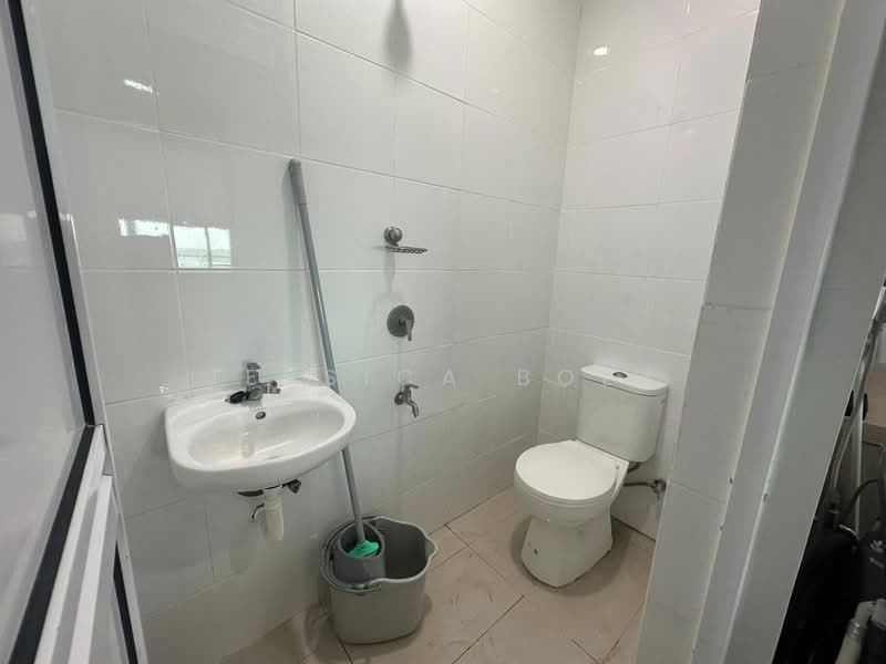 Service Residence for Rent at Southern Marina Residences - Jessica Boey - Bathroom - PropertyGuru.com.my