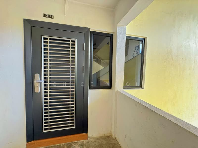 Flat for Sale at Bandar Selesa Jaya - Chloe Ngoh - Entrance - PropertyGuru.com.my