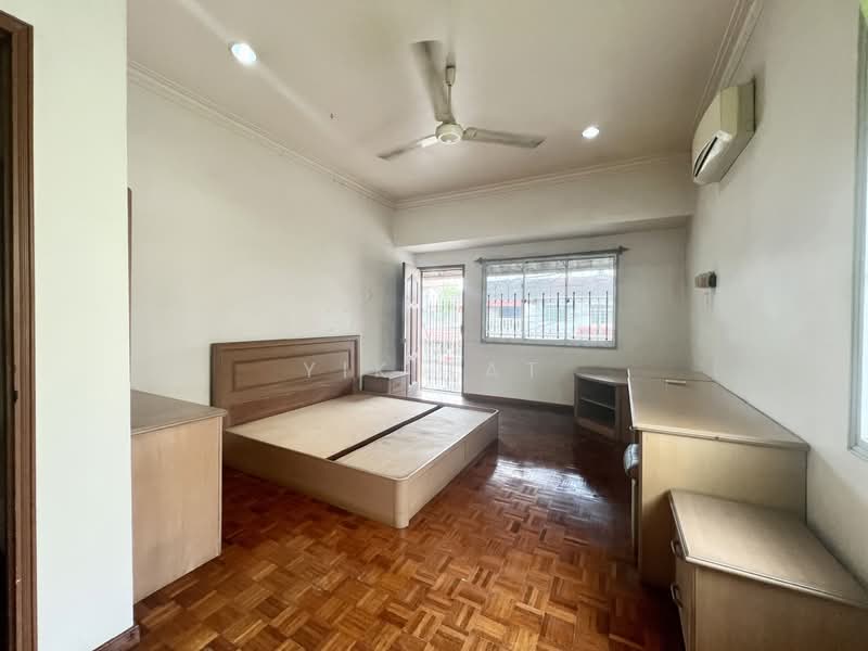 Semi-Detached House for Sale in Taman Pelangi (Johor Bahru) - Yik Tat - Bedroom - PropertyGuru.com.my