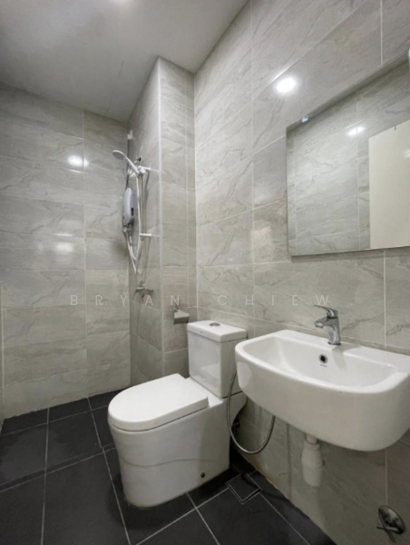 Service Residence for Sale at Vista Tiara (MBW Bay) - Bryan Chiew - Bathroom - PropertyGuru.com.my