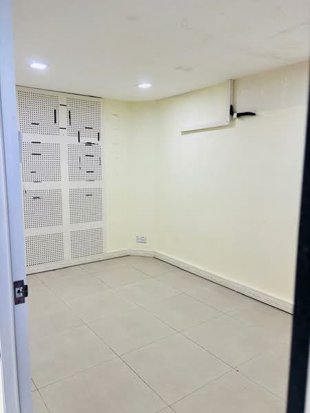 Shop / Office for Rent in Taman Molek (Johor Bahru) - Alan Yap - Interior - PropertyGuru.com.my