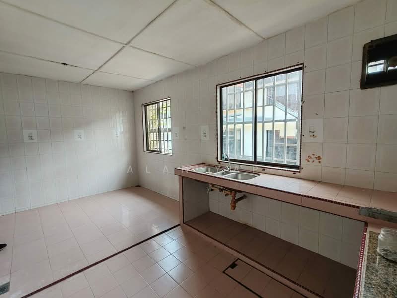 Taman Johor Jaya untuk Untuk Dijual - RM 520,000, Mac 2026 - Kitchen - PropertyGuru.com.my